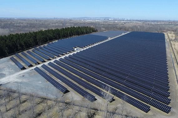 Une centrale d'énergie solaire