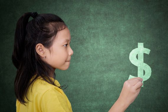 Un enfant et un signe de dollar