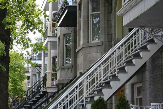 Des immeubles à logement à Montréal.