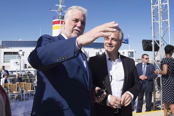 L'ex-premier ministre du Québec, Philippe Couillard (à gauche) et Jean Lemire