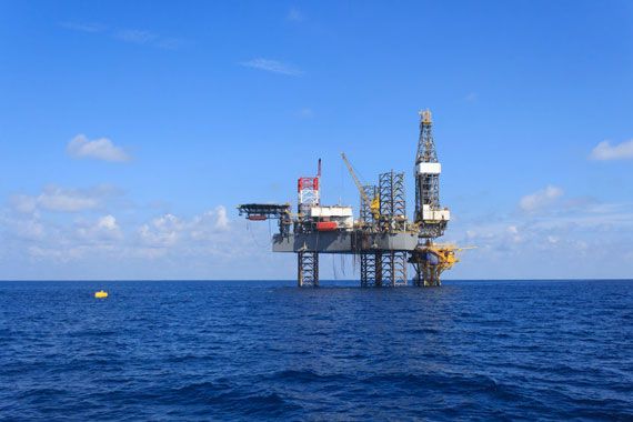 Gisement de pétrole dans l'eau