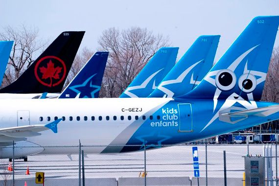 Des avions d'Air Canada et de Transat A.T.