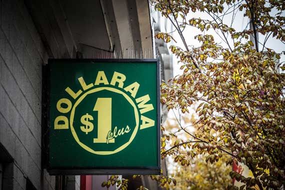 L'enseigne d'un magasin Dollarama.