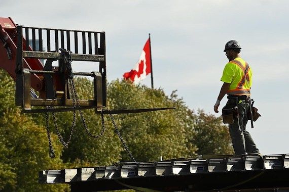 Un travailleur de la construction