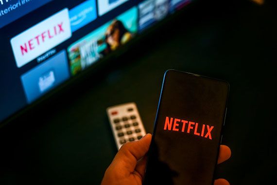 Un écran avec le logo de netflix