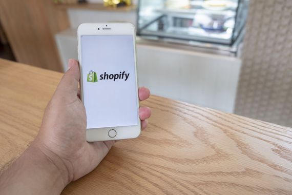 L'application de Shopify sur un téléphone cellulaire