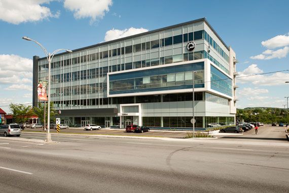 Le Complexe Le Baron, de la rue King Ouest à Sherbrooke.