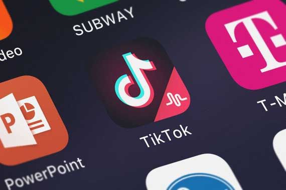 L'application TikTok sur un téléphone intelligent.