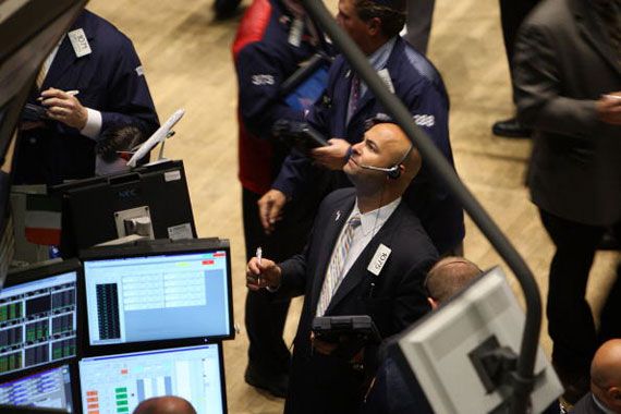 Des courtiers sur le plancher de la Bourse de New York.