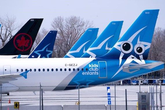 Des avions d'Air Transat et d'Air Canada