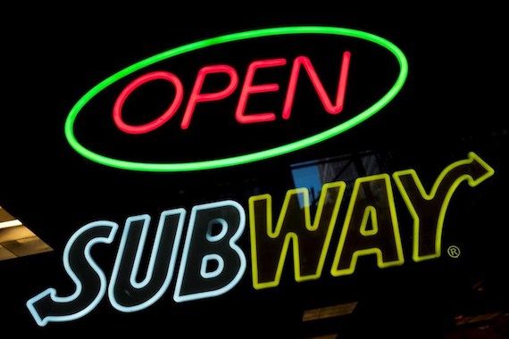 L'enseigne d'un restaurant Subway