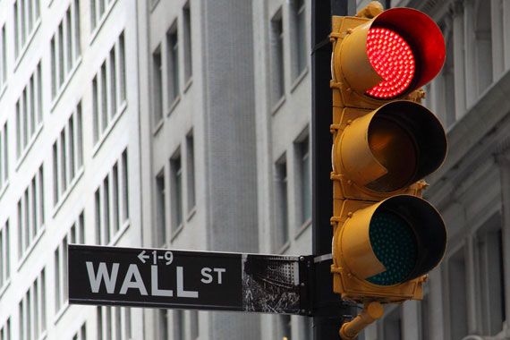 Un feu rouge sur Wall Street.