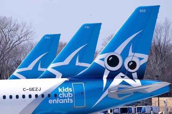 Des avions d'Air Transat