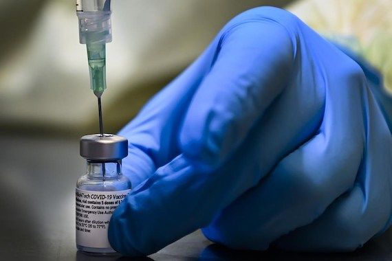 Une dose de vaccin contre la COVID-19