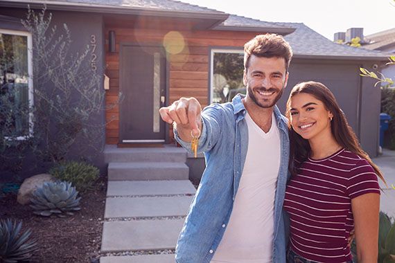 Un couple de premiers acheteurs