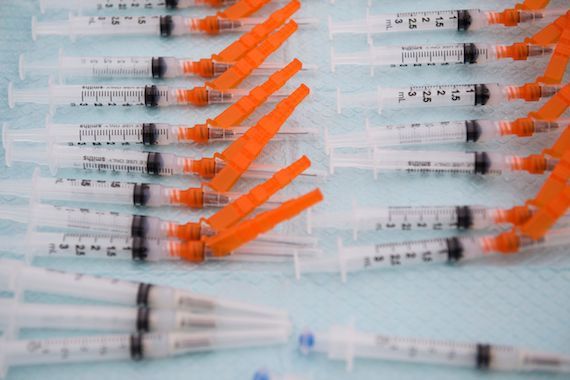 Des seringues de vaccin