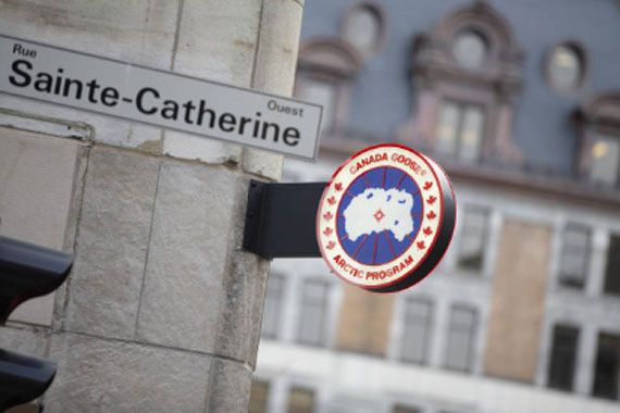 Logo de la boutique Canada Goose au centre-ville de Montréal.