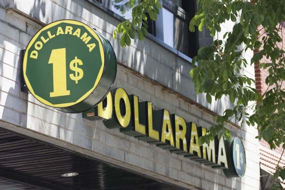 La devanture d'un magasin de Dollarama