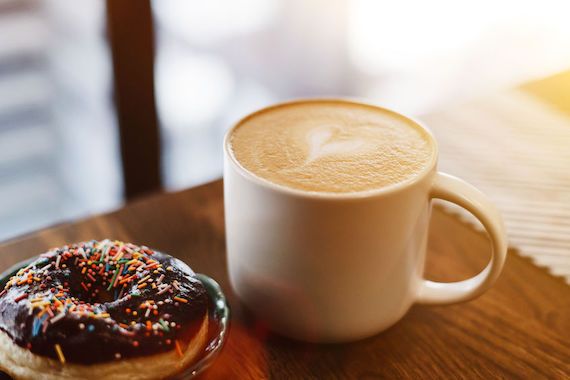 Un beigne et un café