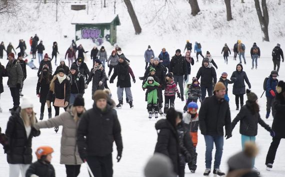 Des patineurs sur glace