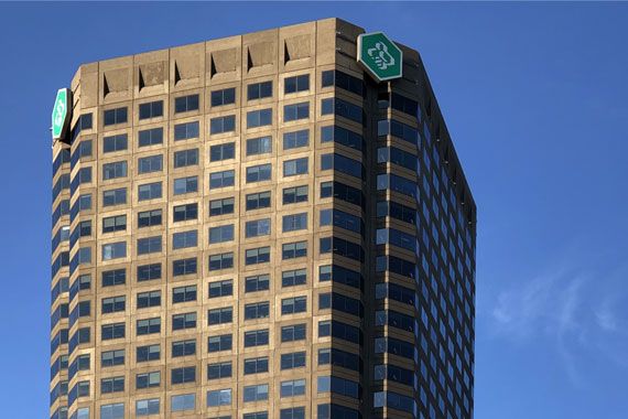 Une tour du Complexe Desjardins à Montréal.