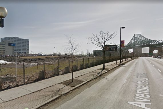 Vue d'un vaste terrain en bordure du Pont Jacques-Cartier.