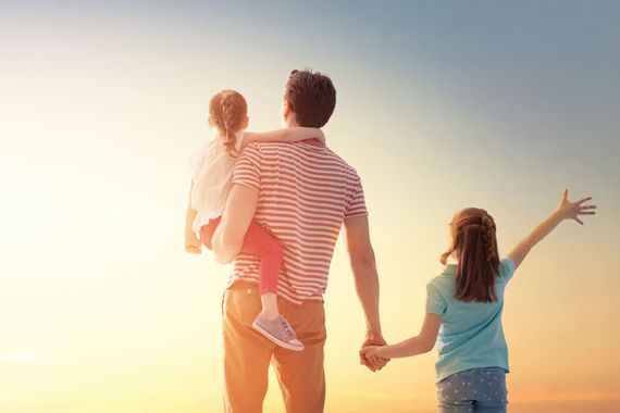 Un papa avec deux filles