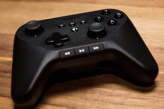 Une manette de jeu vidéo d'Amazon