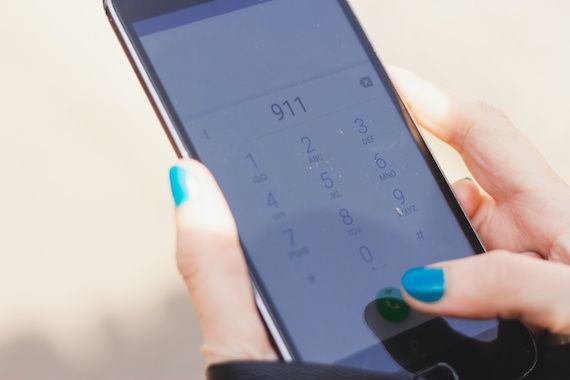 Un appel au 911 sur téléphone cellulaire