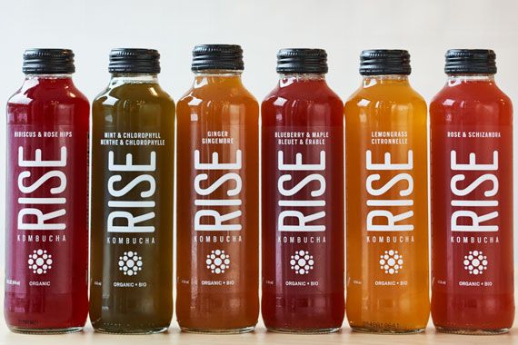 Des bouteilles de RISE Kombucha.