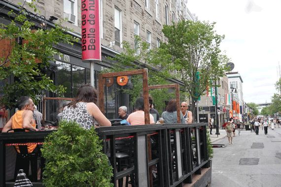 Une terrasse à Montréal.