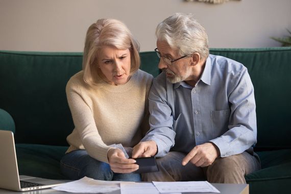 Un couple de retraités.