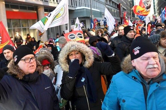 Des gens manifestent