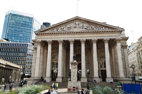 Une vue extérieure de la Bourse de Londres