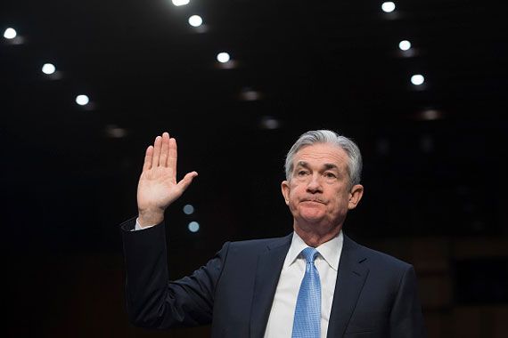 Jerome Powell lève la main.