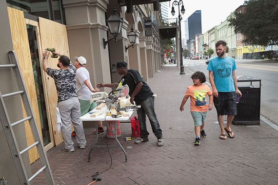 Les habitants de la Nouvelle-Orléans se préparent à l'arrivée de Barry.