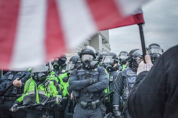 Des policiers antiémeute