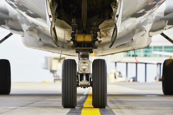 Vue rapprochée d'un avion