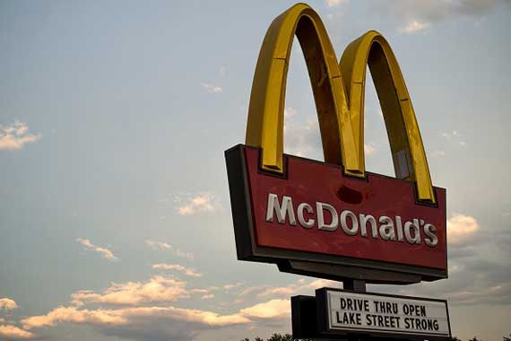 Un restaurant McDonald's.